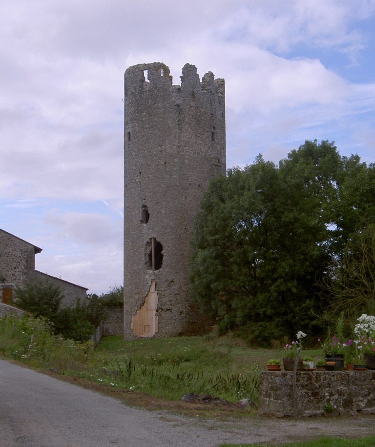 Château de la Côte-au-Chapt: A Fortified Residence in France
