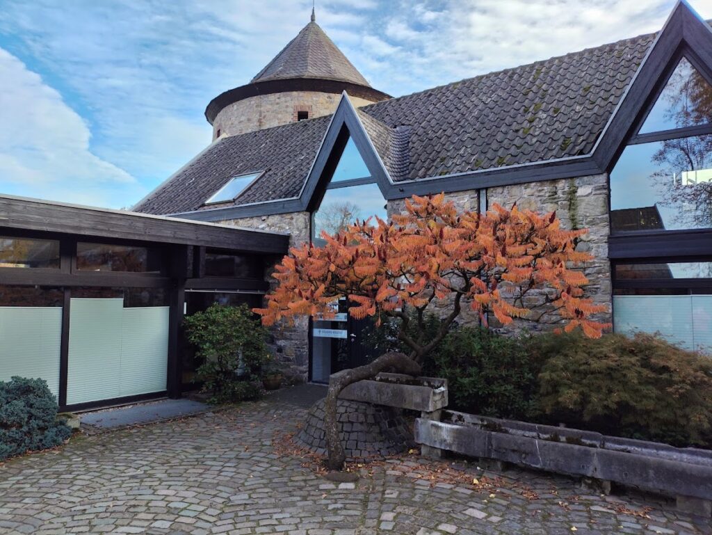Haus zum Haus: A Thirteenth-Century Moated Castle in Germany 5 Haus zum Haus