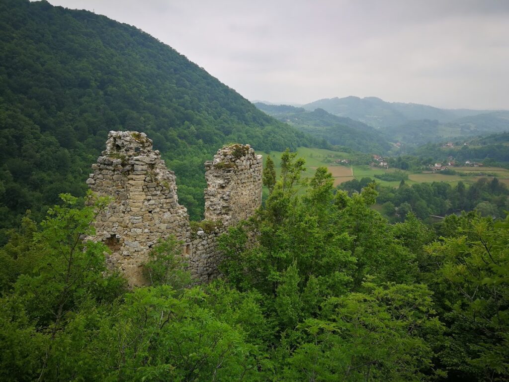 Zvečaj: A Medieval Town-Fortress in Bosnia and Herzegovina 1 Zvečaj