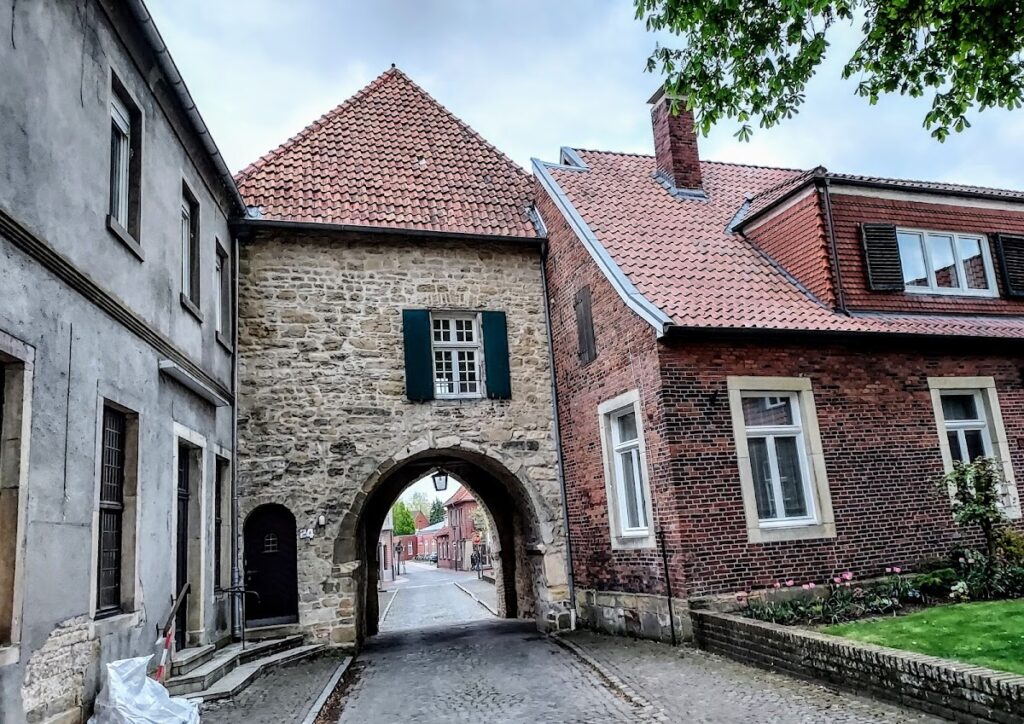 Burg Nienborg: A Medieval Prince-Bishop’s Castle in Germany 1 Burg Nienborg