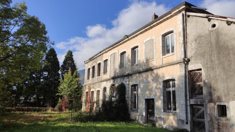 Château d’Anglefort: Former Fortified Castle and Lordship Residence
