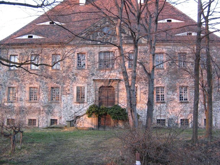 Water Castle Tauchritz: A Former Manor House in Germany