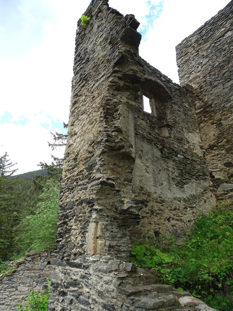 Ruine Hauenstein: A Gothic Hilltop Castle in Austria 2 Ruine Hauenstein