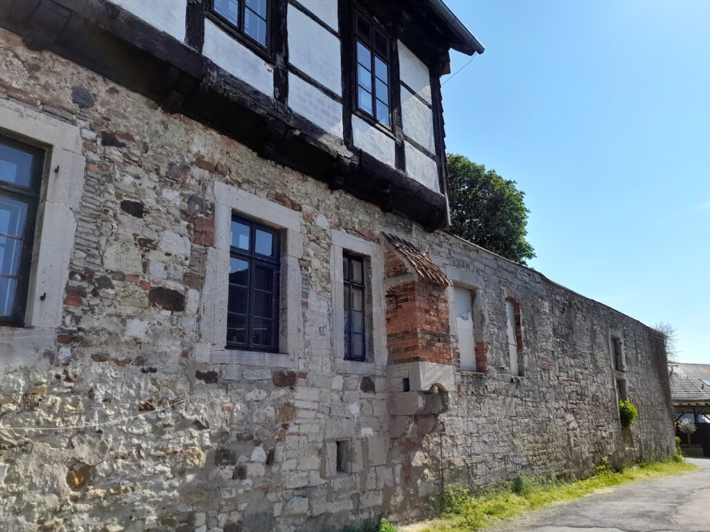 Burg Campen: Medieval Castle and Later Palace Complex 2 Burg Campen