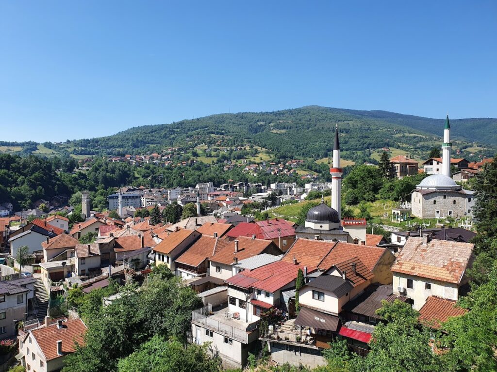Travnik Castle: A Medieval Fortress in Bosnia and Herzegovina 1 Travnik Castle