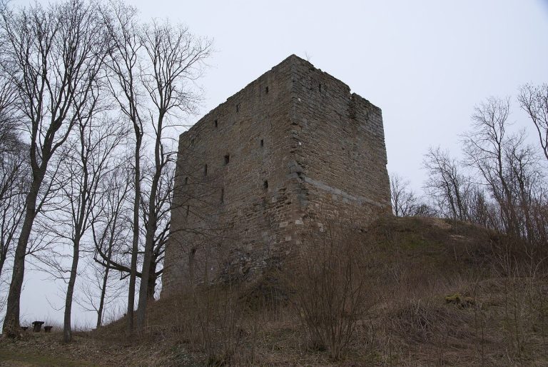 Burgruine Straufhain: Medieval Castle Ruins in Germany