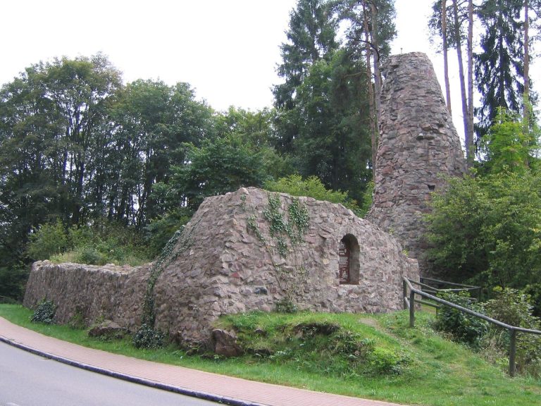 Burg Alt-Urach: A Medieval Castle Ruin in Germany