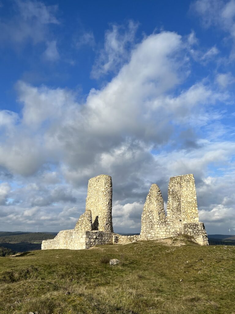 Burgruine Hohenburg (Hohenfels): A Medieval Trade-Route Castle in Germany