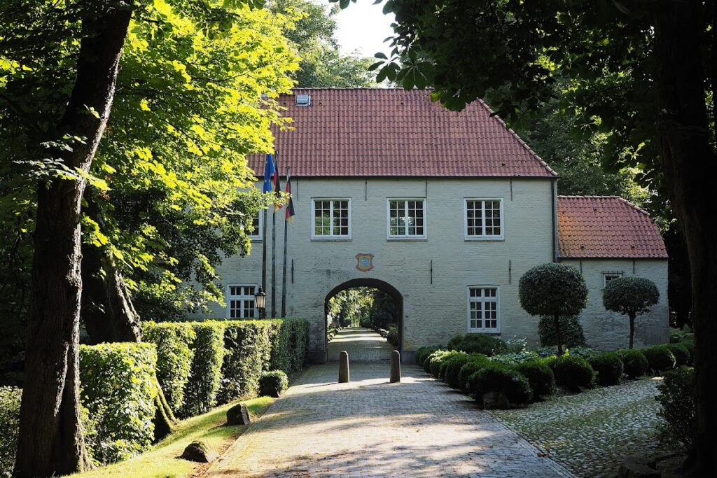 Burg Kniphausen: A Lowland Castle and Noble Residence in Germany 2 Burg Kniphausen