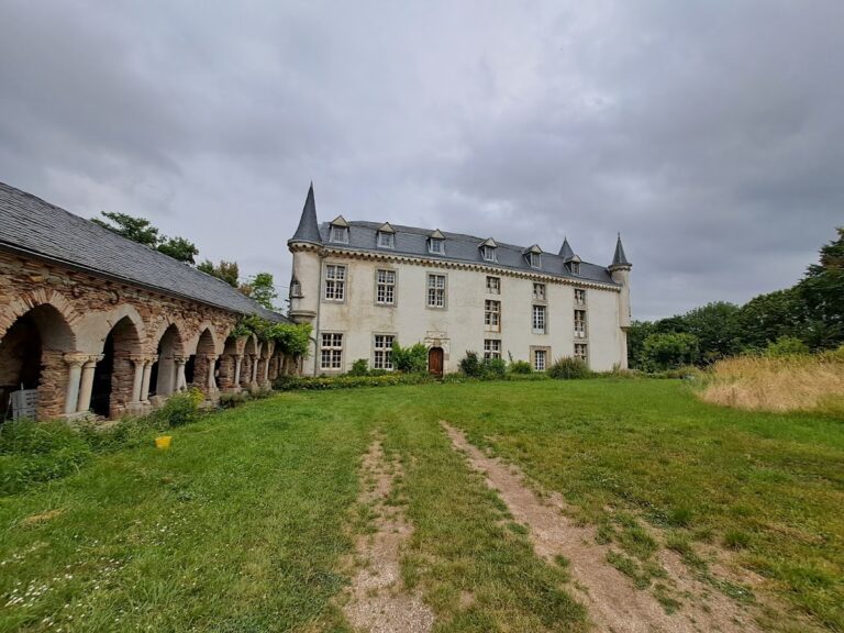 Château de Castelfranc: A Reconstructed Estate with an Astronomical Observatory
