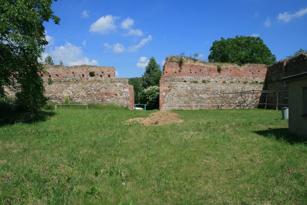 Bärenkasten: A Former Frontier Fortress in Oderberg, Germany 1 Bärenkasten