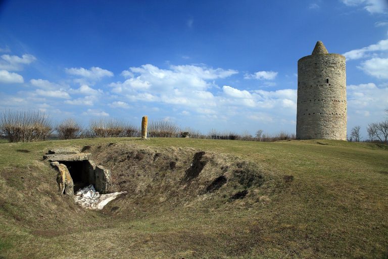 Eichstädter Warte: A Medieval Watchtower near Langeneichstädt, Germany