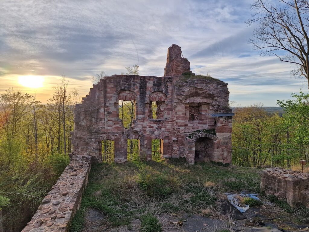 Krayenburg: A Romanesque Castle Ruin in Germany 2 Krayenburg