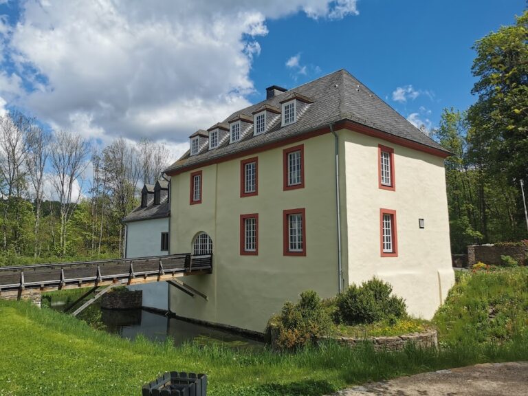 Burg Hainchan: A Moated Castle in Netphen, Germany