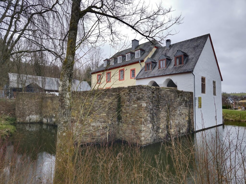 Burg Hainchan: A Moated Castle in Netphen, Germany 2 Burg Hainchan