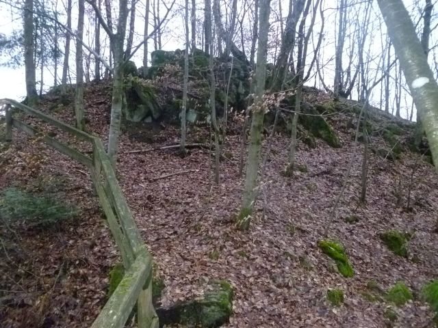 Burgruine Harchheim: A Rock Castle Ruin in Austria