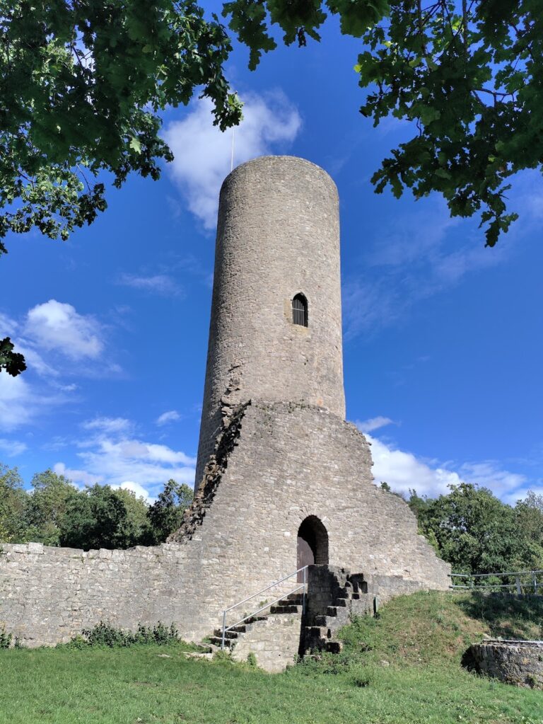 Ruine Reichelsburg: A Late-Medieval Hilltop Castle in Germany