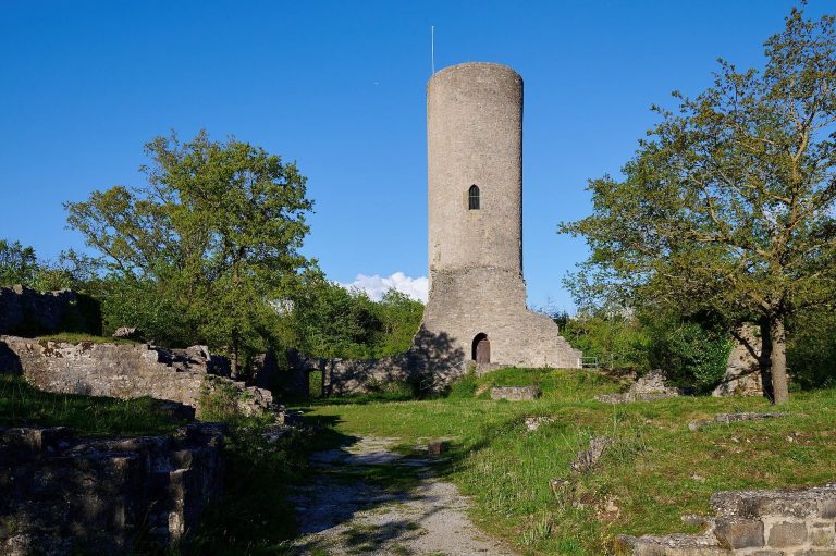 Ruine Reichelsburg: A Late-Medieval Hilltop Castle in Germany