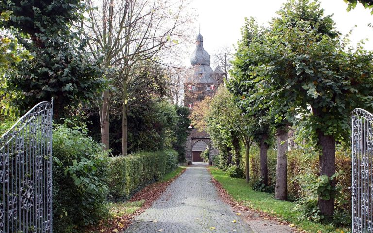 Burg Efferen: A Medieval Lowland Castle in Hürth, Germany