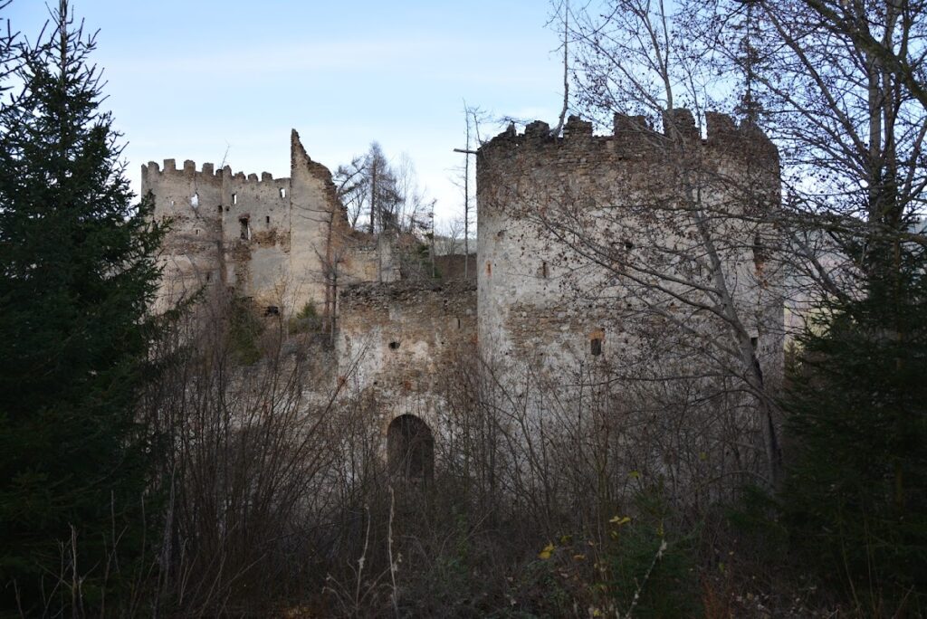 Reifenstein Castle Ruins: A Medieval Hill Castle in Austria 2 Burgruine Reifenstein