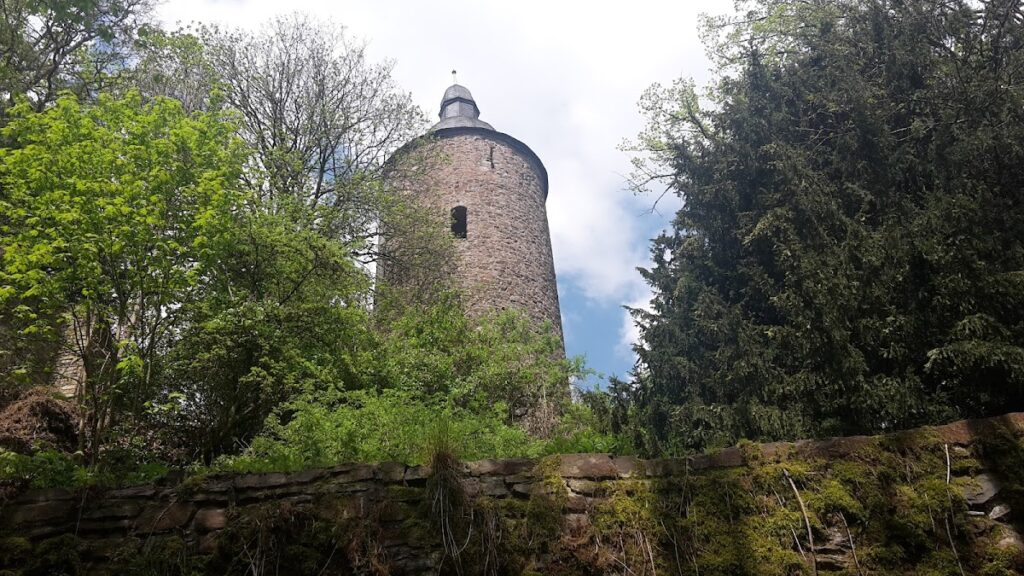 Burg Wildenburg: Ancestral Castle of the Lords of Wildenburg 2 Burg Wildenburg