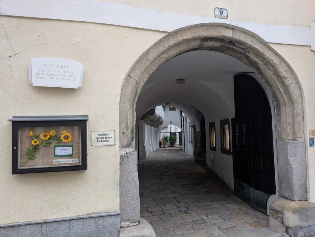 Neue Ennsburg: A Land-Princely Castle in Enns, Austria 1 Neue Ennsburg