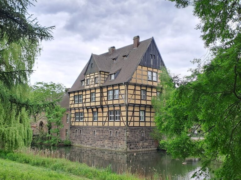 Wittringen Castle: A Historic Water Castle in Gladbeck, Germany