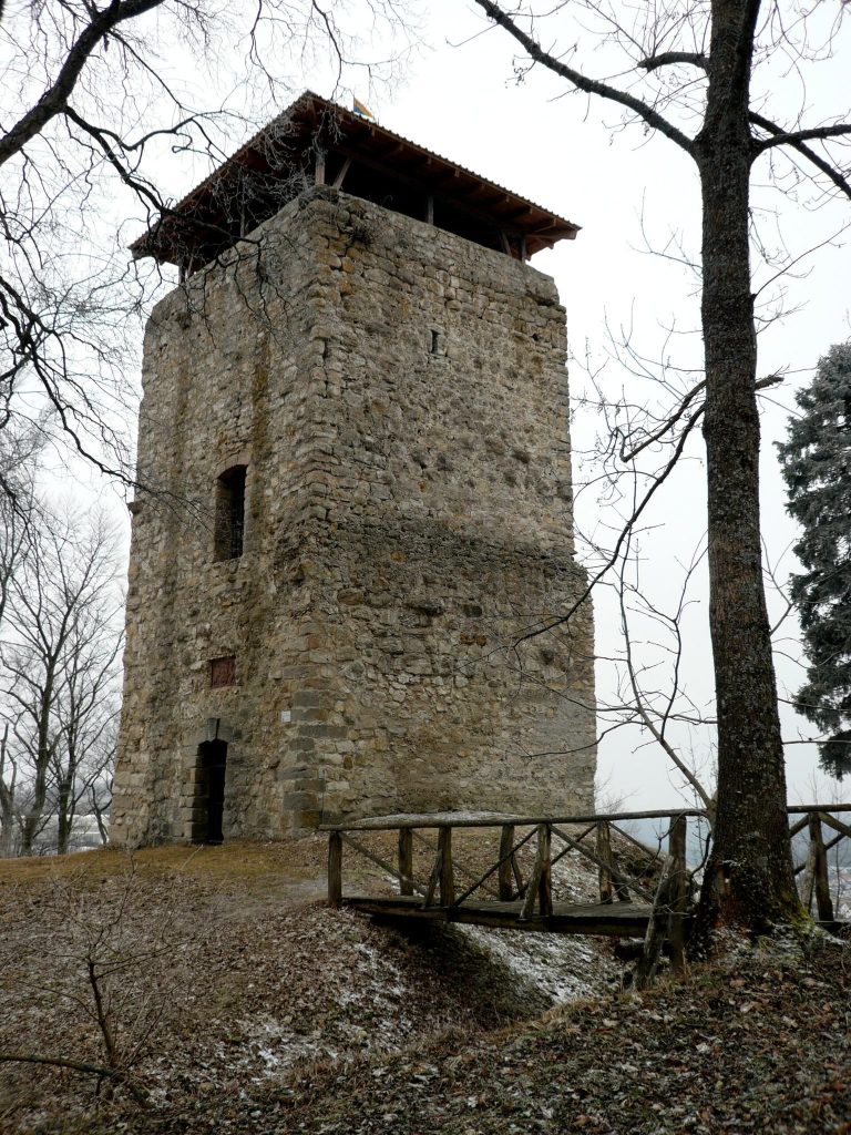 Ruine Hohenringingen: A Medieval Hilltop Castle in Germany