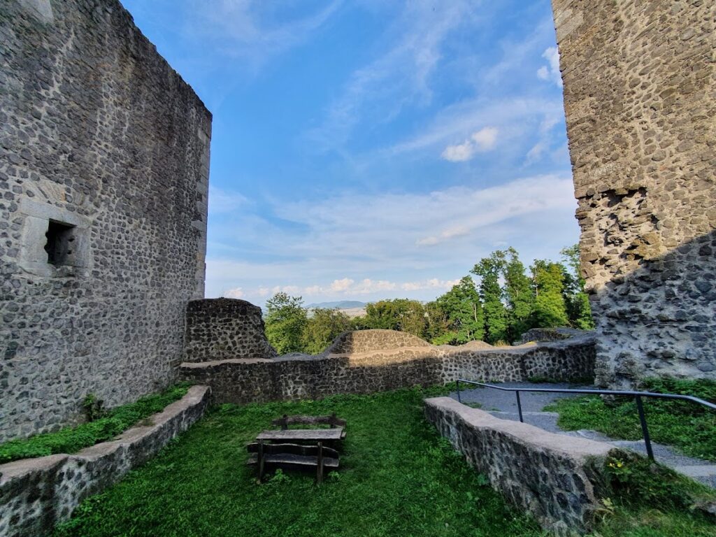 Weidelsburg: A Ruined Hilltop Castle in Germany 3 Weidelsburg