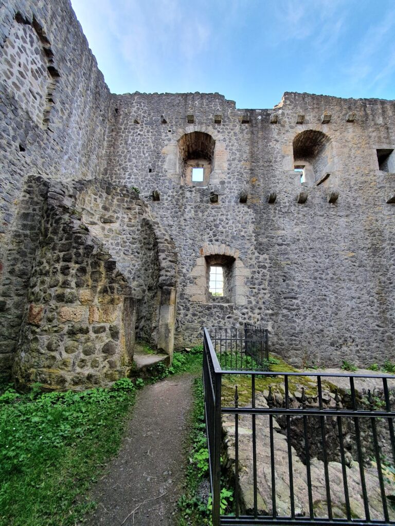Weidelsburg: A Ruined Hilltop Castle in Germany 5 Weidelsburg