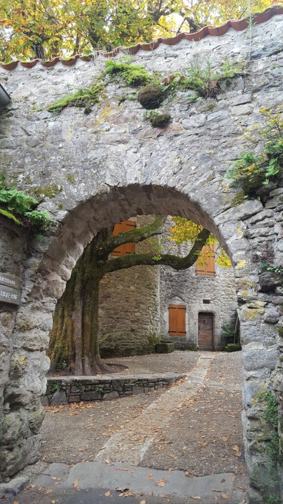 Château d'Hautpoul: Medieval Fortresses at Hautpoul 1 Château d'Hautpoul