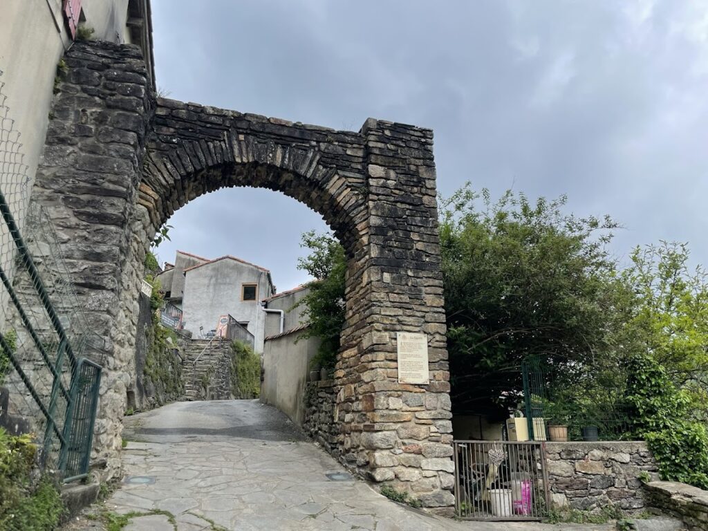 Château d'Hautpoul: Medieval Fortresses at Hautpoul 2 Château d'Hautpoul