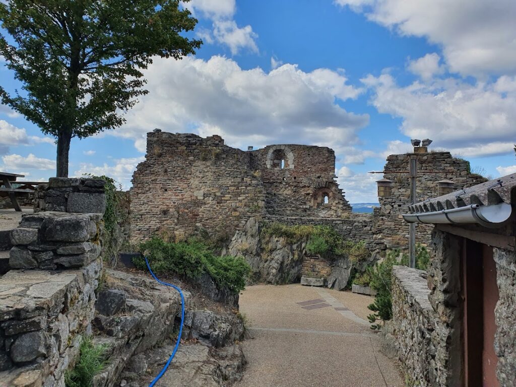 Château d'Hautpoul: Medieval Fortresses at Hautpoul 5 Château d'Hautpoul