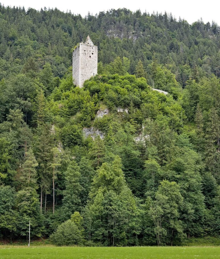 Vilsegg Castle: A Hohenstaufen Hilltop Fortification in Austria