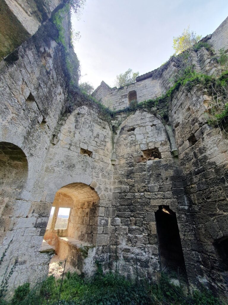 Château des Quat'Sos: A Medieval Fortress in La Réole 2 Château des Quat'Sos