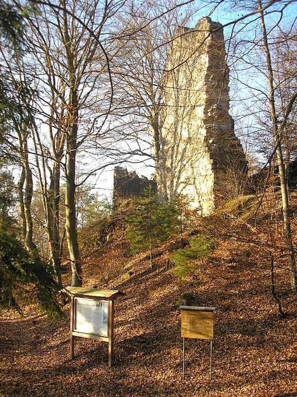 Burg Rundeck: A Medieval Spur Castle Ruin in Bavaria