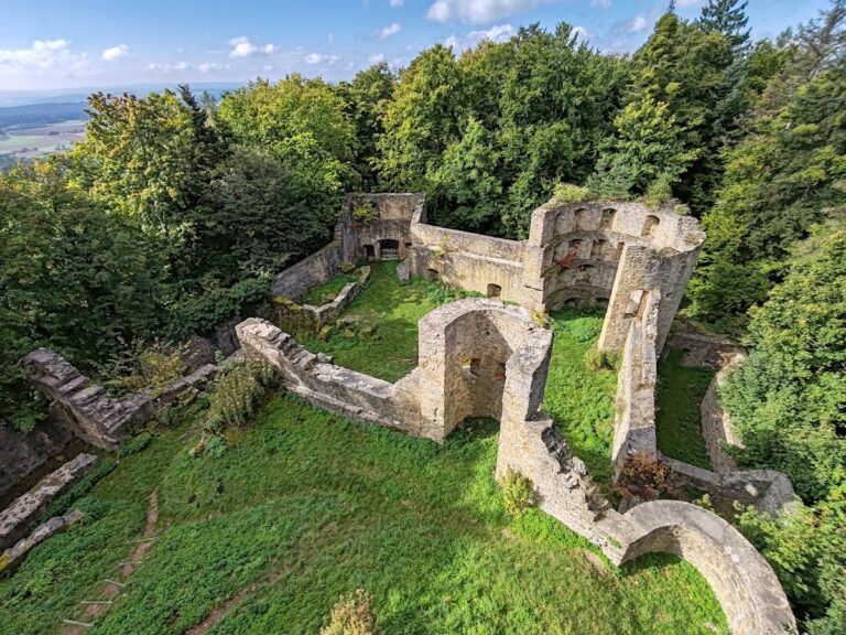 Burg Kürnberg: A Late Gothic Hilltop Castle in Germany