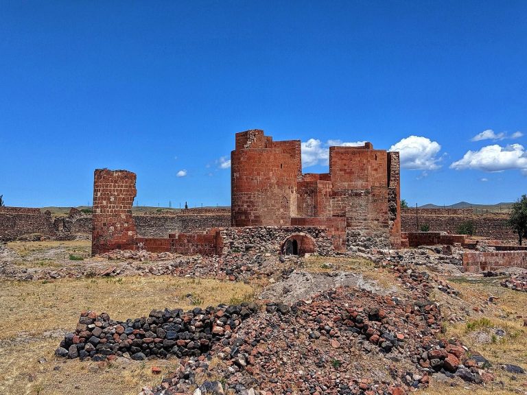 Dashtadem Fortress: A Medieval Armenian Fortified Complex