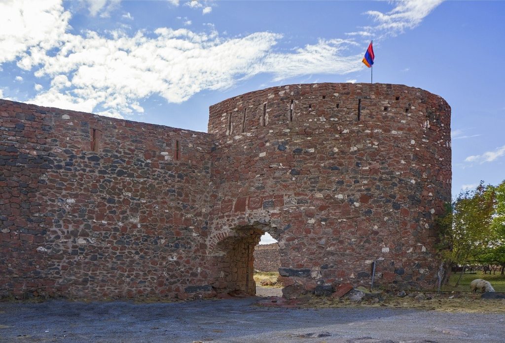 Dashtadem Fortress: A Medieval Armenian Fortified Complex 2 Dashtadem Fortress