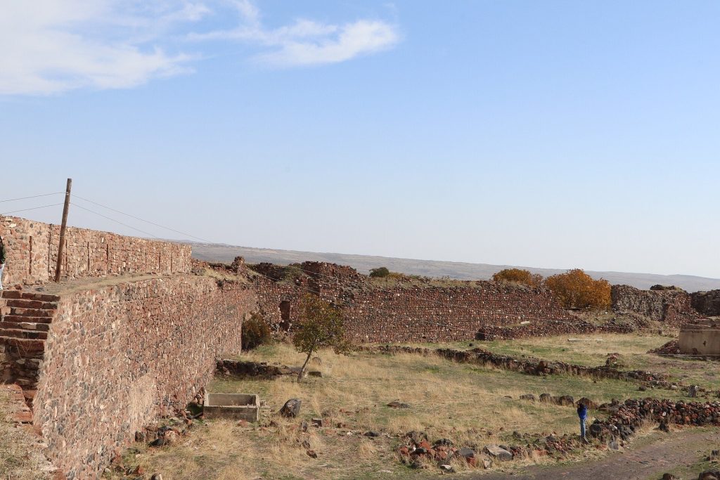 Dashtadem Fortress: A Medieval Armenian Fortified Complex 3 Dashtadem Fortress
