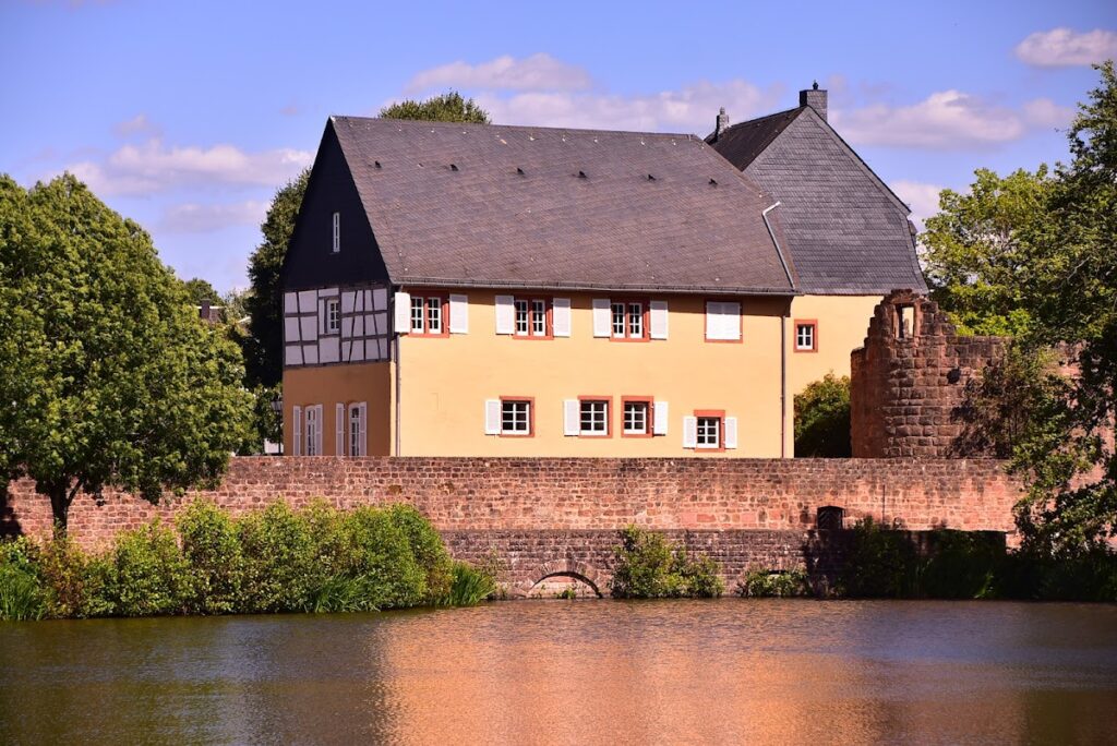 Gustavsburg: A Baroque Palace Complex in Germany 1 Gustavsburg
