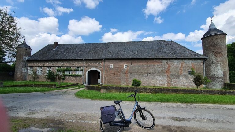 Haus Ober-Frohnrath: A Medieval Noble Seat in Aachen