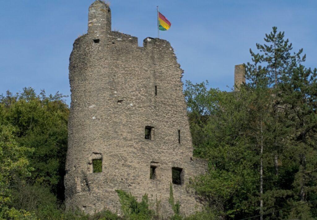 Burgruine Sommerau: A Medieval Spur Castle in Germany 2 Burgruine Sommerau
