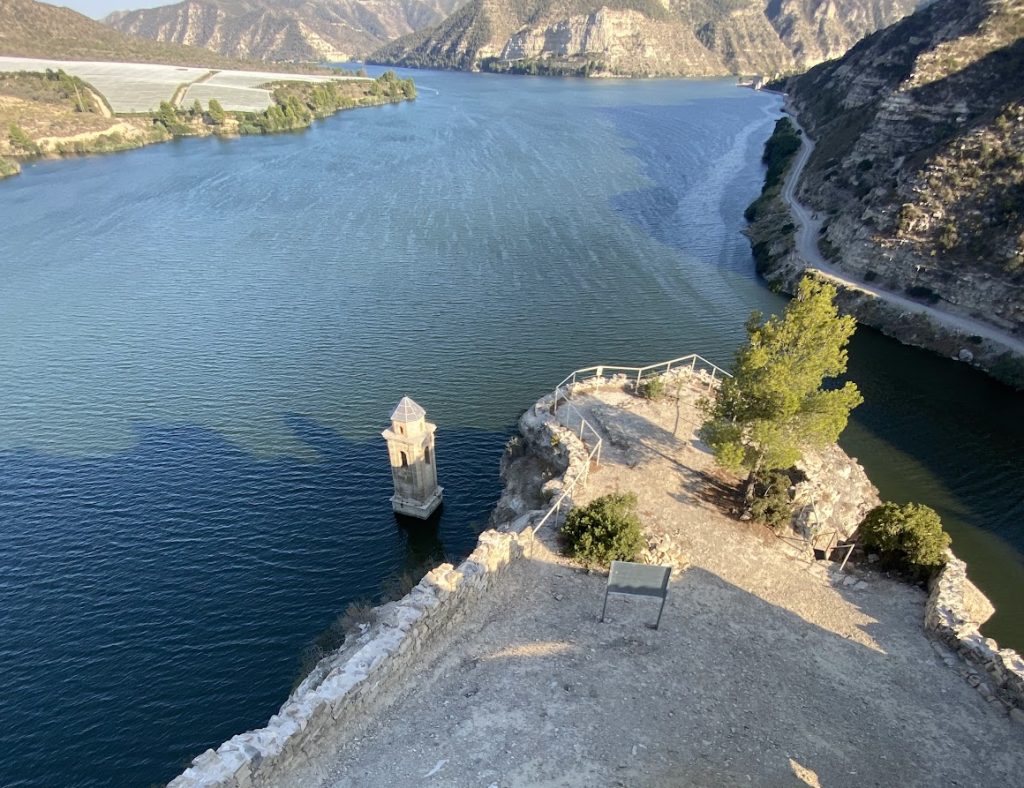Castle of Badon: A Medieval Fortress for Monitoring Ebro River Traffic 2 Castle of Badon