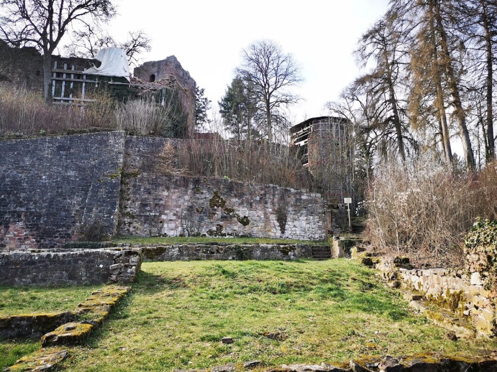 Minneburg: A Ruined Hilltop Castle in Germany 3 Minneburg