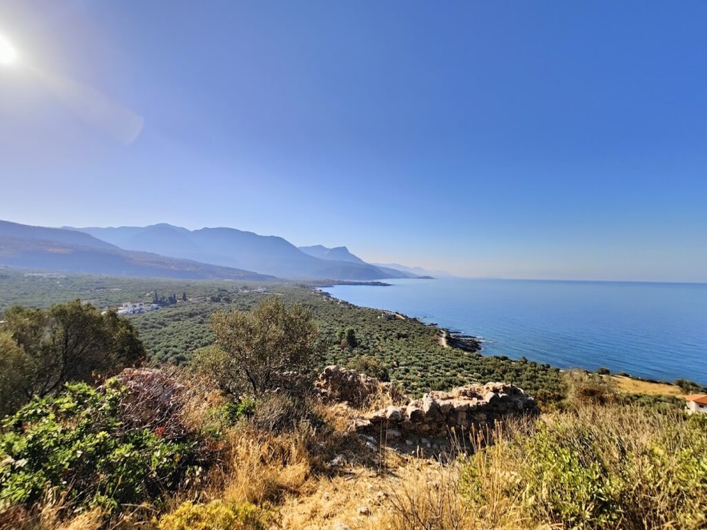 Lefktro Castle: A Late-Medieval Frankish Fortification in Greece 1 Lefktro Castle