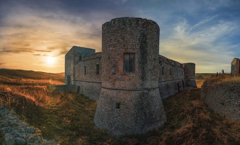 Castello di Dragonara: Medieval Fortress and Fortified Farmstead in Italy