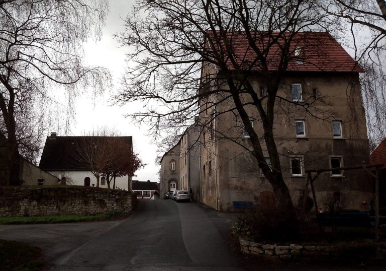 Burg Peckelsheim: A Medieval Castle Complex in Germany