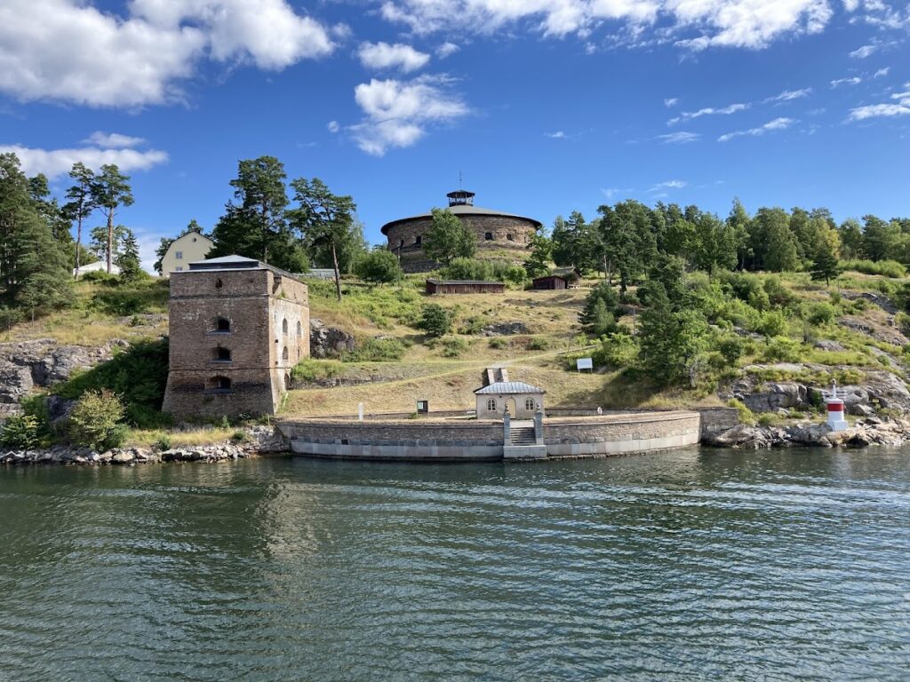 Fredriksborg Fortress: Sweden’s Coastal Defense at Oxdjupet 2 Fredriksborg Fortress