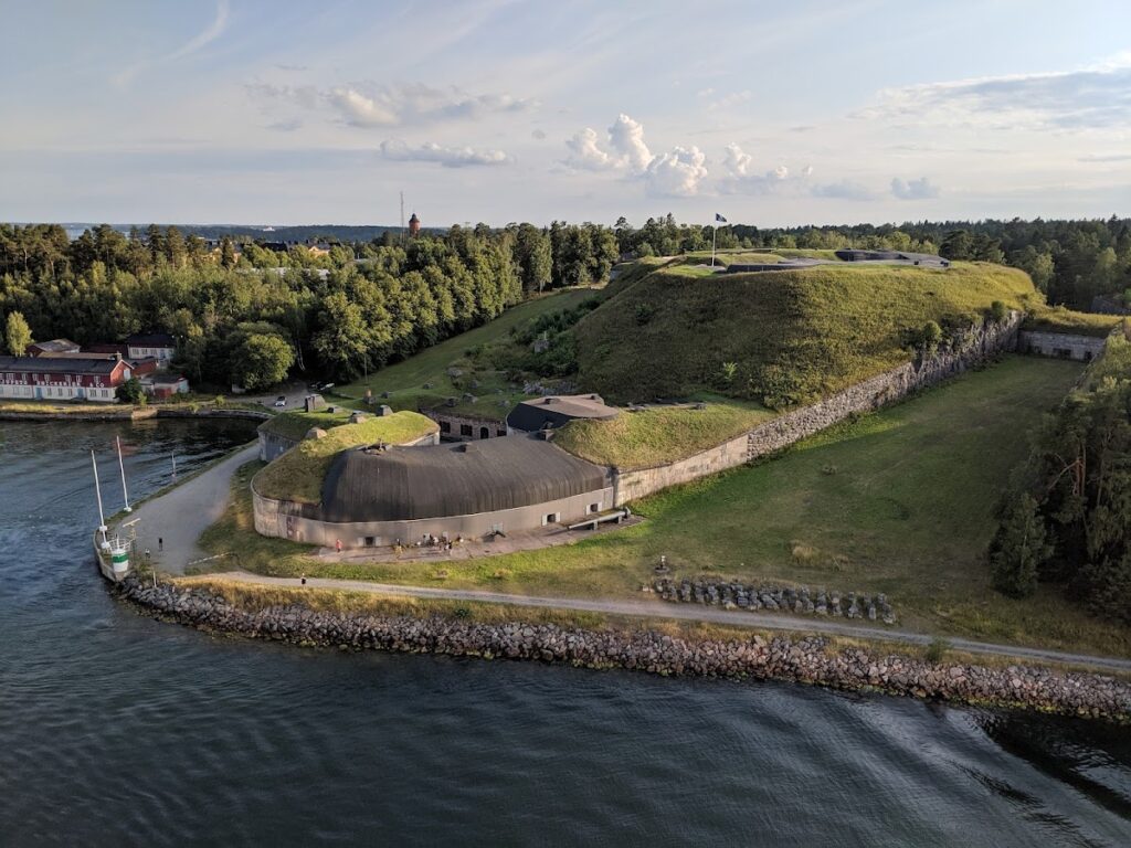 Fredriksborg Fortress: Sweden’s Coastal Defense at Oxdjupet 5 Fredriksborg Fortress